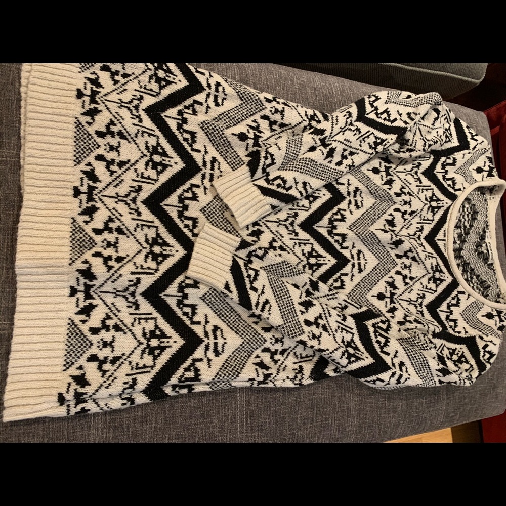 Beautiful white chevron sweater dress/tunic